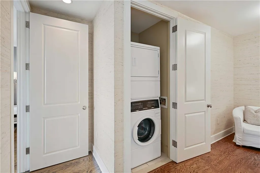 3630 Peachtree Road Ne Unit 2106, Atlanta, Georgia 30326, 1 Bedroom Bedrooms, ,1 BathroomBathrooms,Residential,For Sale,3630 Peachtree Road Ne Unit 2106,7663369
