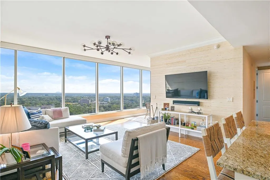3630 Peachtree Road Ne Unit 2106, Atlanta, Georgia 30326, 1 Bedroom Bedrooms, ,1 BathroomBathrooms,Residential,For Sale,3630 Peachtree Road Ne Unit 2106,7663369
