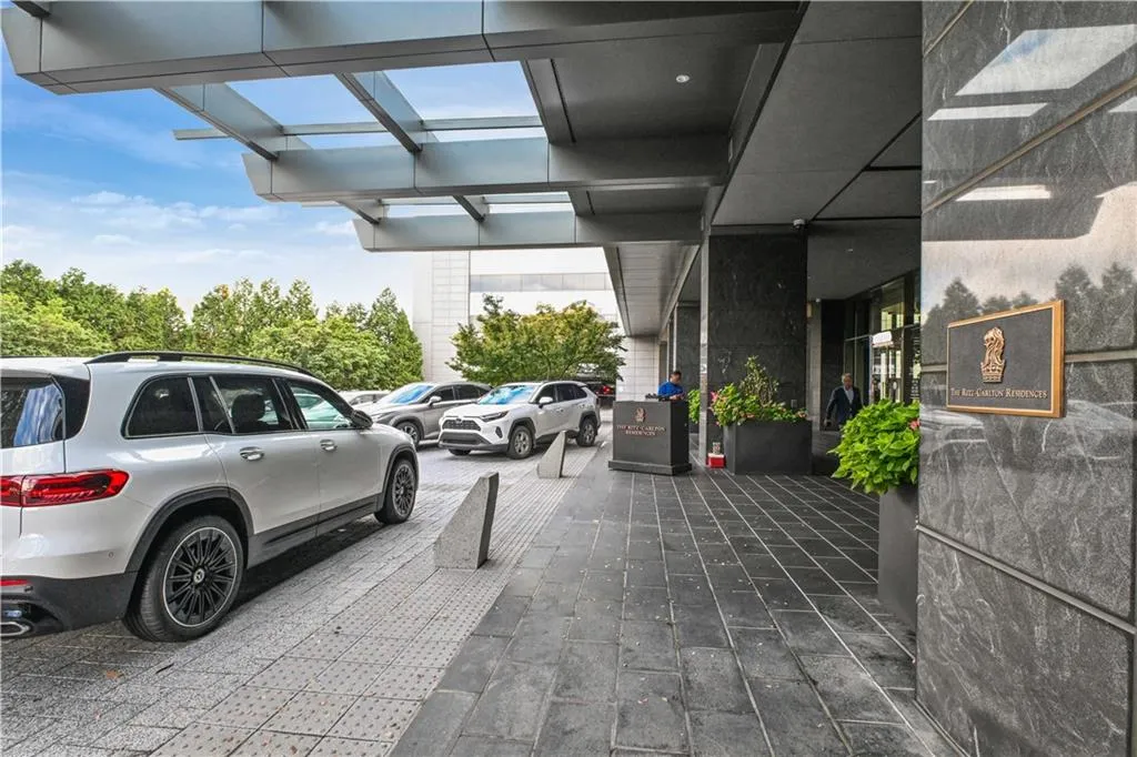 3630 Peachtree Road Ne Unit 2106, Atlanta, Georgia 30326, 1 Bedroom Bedrooms, ,1 BathroomBathrooms,Residential,For Sale,3630 Peachtree Road Ne Unit 2106,7663369