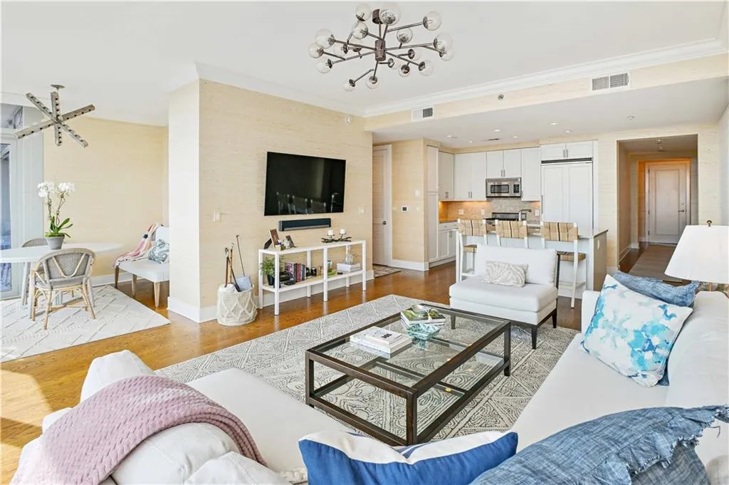 3630 Peachtree Road Ne Unit 2106, Atlanta, Georgia 30326, 1 Bedroom Bedrooms, ,1 BathroomBathrooms,Residential,For Sale,3630 Peachtree Road Ne Unit 2106,7663369