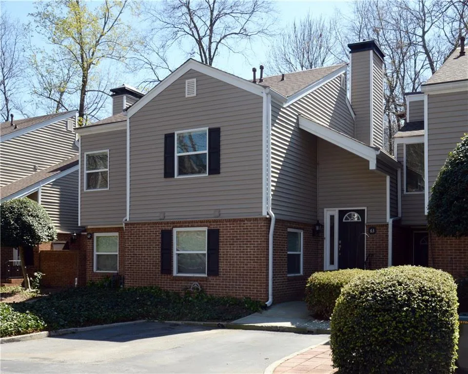 63 Dunwoody Springs Drive Unit D, Atlanta, Georgia 30328, 3 Bedrooms Bedrooms, ,2 BathroomsBathrooms,Residential,Sold,63 Dunwoody Springs Drive Unit D,5819165