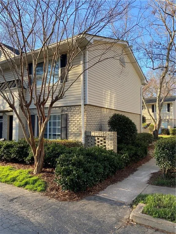 6940 Roswell Road Unit 4f, Atlanta, Georgia 30328, 2 Bedrooms Bedrooms, ,1 BathroomBathrooms,Residential,Sold,6940 Roswell Road Unit 4f,7015737