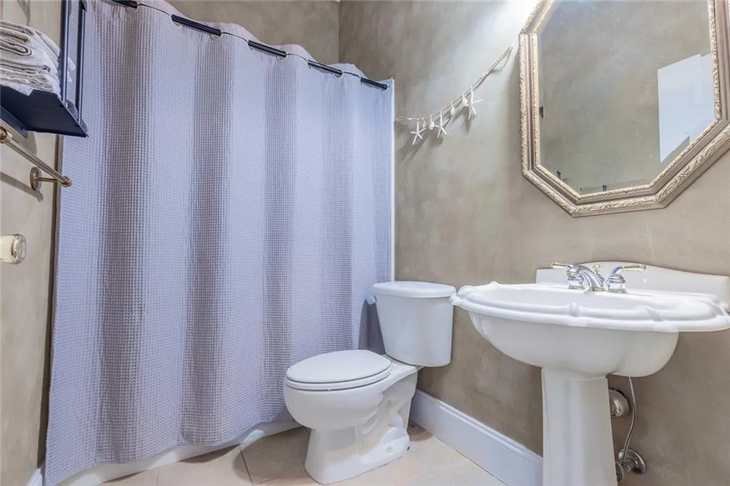 Atlanta, Georgia 30319, 5 Bedrooms Bedrooms, ,4 BathroomsBathrooms,Residential,For Sale,7696012