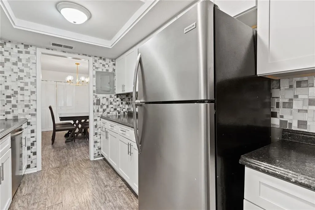 6851 Roswell Road Unit Q5, Sandy Springs, Georgia 30328, 3 Bedrooms Bedrooms, ,2 BathroomsBathrooms,Residential,Sold,6851 Roswell Road Unit Q5,7263021