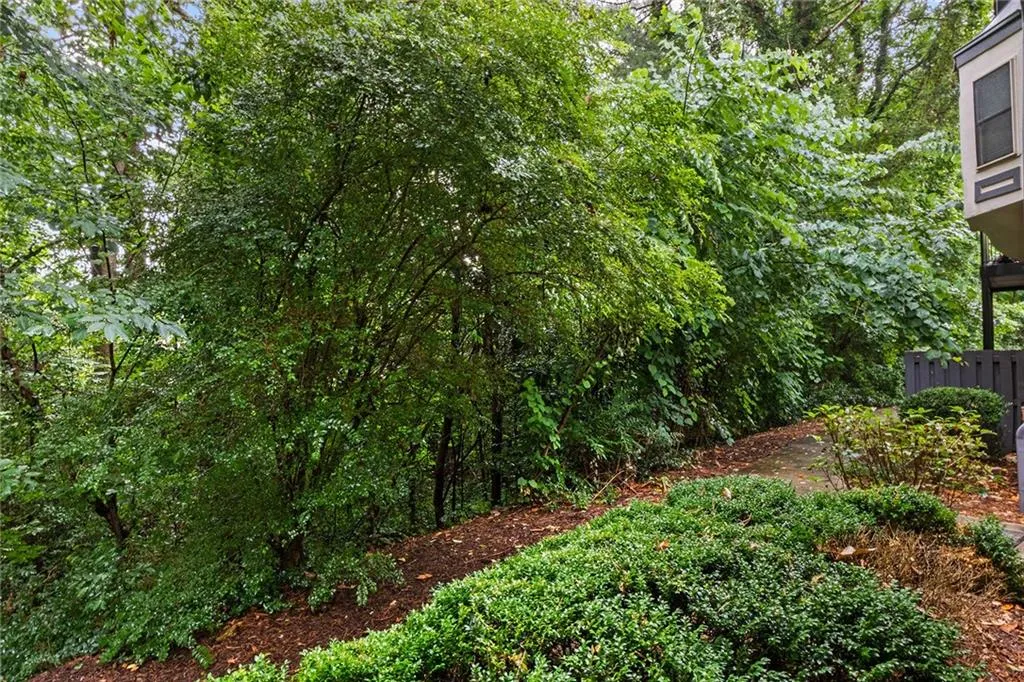 6851 Roswell Road Unit Q5, Sandy Springs, Georgia 30328, 3 Bedrooms Bedrooms, ,2 BathroomsBathrooms,Residential,Sold,6851 Roswell Road Unit Q5,7263021