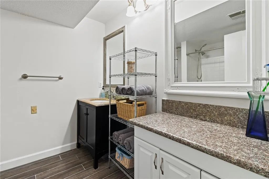 6851 Roswell Road Unit Q5, Sandy Springs, Georgia 30328, 3 Bedrooms Bedrooms, ,2 BathroomsBathrooms,Residential,Sold,6851 Roswell Road Unit Q5,7263021