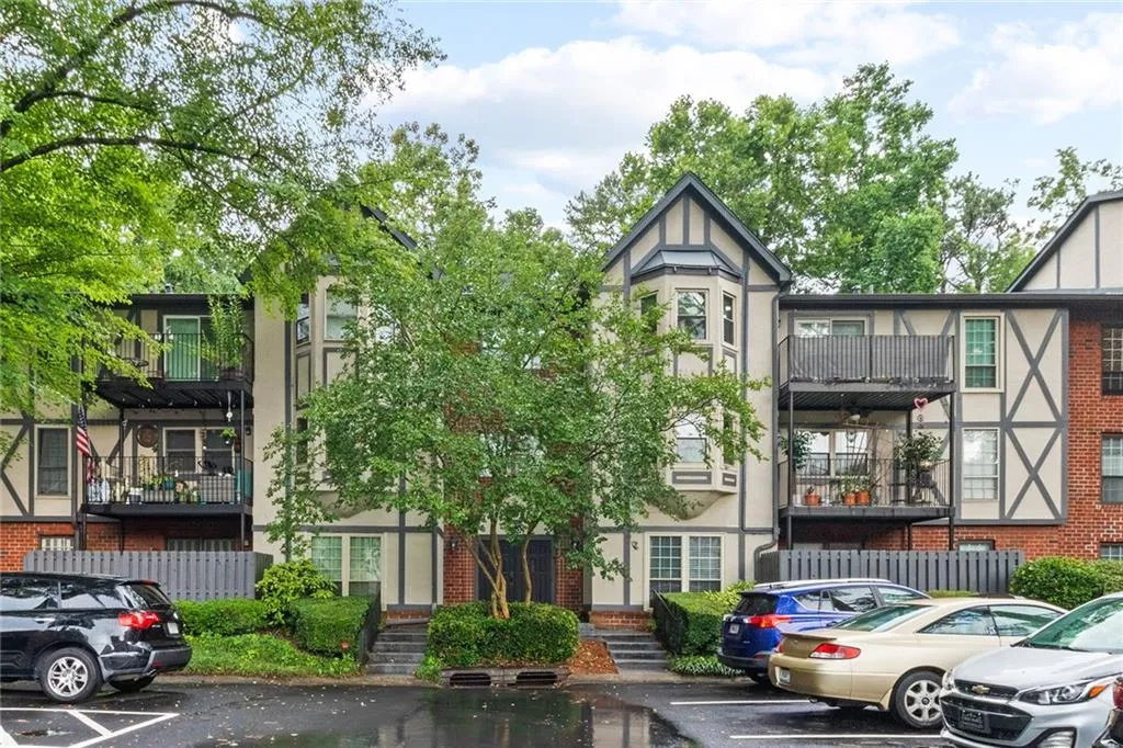 6851 Roswell Road Unit Q5, Sandy Springs, Georgia 30328, 3 Bedrooms Bedrooms, ,2 BathroomsBathrooms,Residential,Sold,6851 Roswell Road Unit Q5,7263021