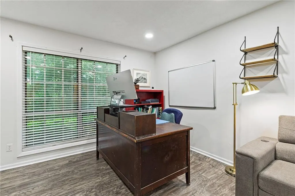 6851 Roswell Road Unit Q5, Sandy Springs, Georgia 30328, 3 Bedrooms Bedrooms, ,2 BathroomsBathrooms,Residential,Sold,6851 Roswell Road Unit Q5,7263021