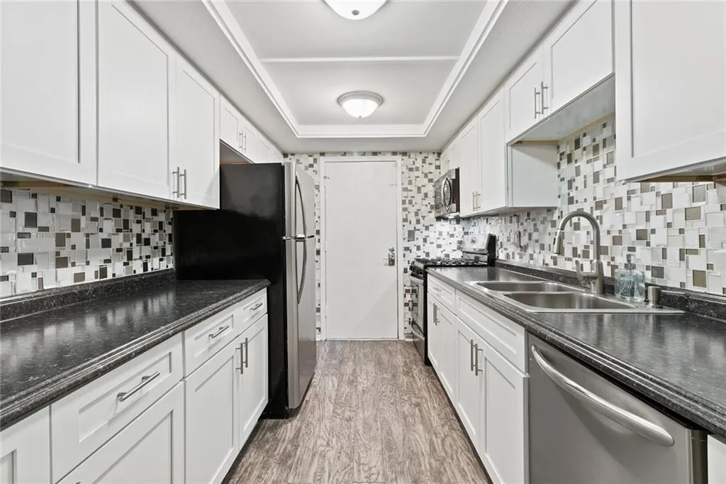 6851 Roswell Road Unit Q5, Sandy Springs, Georgia 30328, 3 Bedrooms Bedrooms, ,2 BathroomsBathrooms,Residential,Sold,6851 Roswell Road Unit Q5,7263021