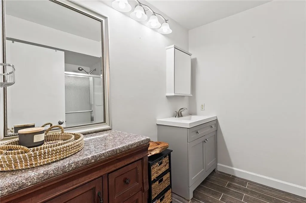 6851 Roswell Road Unit Q5, Sandy Springs, Georgia 30328, 3 Bedrooms Bedrooms, ,2 BathroomsBathrooms,Residential,Sold,6851 Roswell Road Unit Q5,7263021