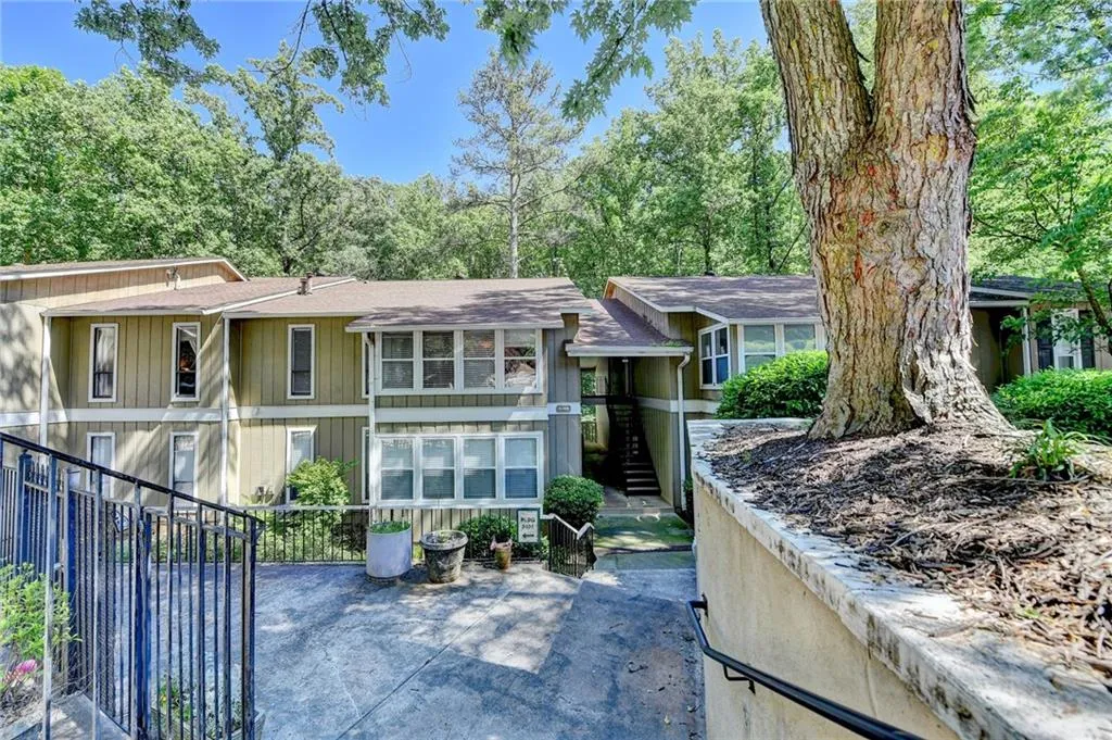 5149 Roswell Road Unit 7, Atlanta, Georgia 30342, 2 Bedrooms Bedrooms, ,1 BathroomBathrooms,Residential,For Sale,5149 Roswell Road Unit 7,7706809