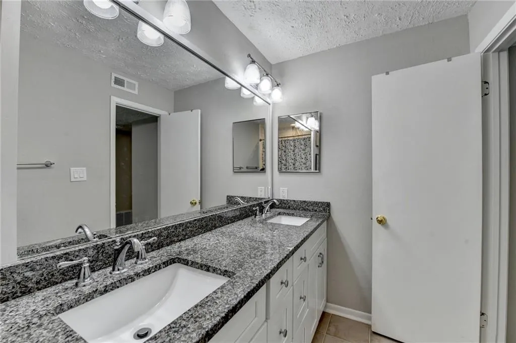 5149 Roswell Road Unit 7, Atlanta, Georgia 30342, 2 Bedrooms Bedrooms, ,1 BathroomBathrooms,Residential,For Sale,5149 Roswell Road Unit 7,7706809