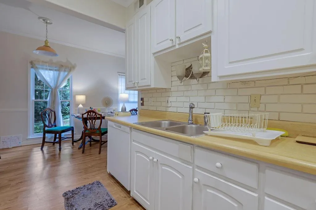 5273 Glenridge Drive, Sandy Springs, Georgia 30342, 3 Bedrooms Bedrooms, ,3 BathroomsBathrooms,Residential,Sold,5273 Glenridge Drive,7452541