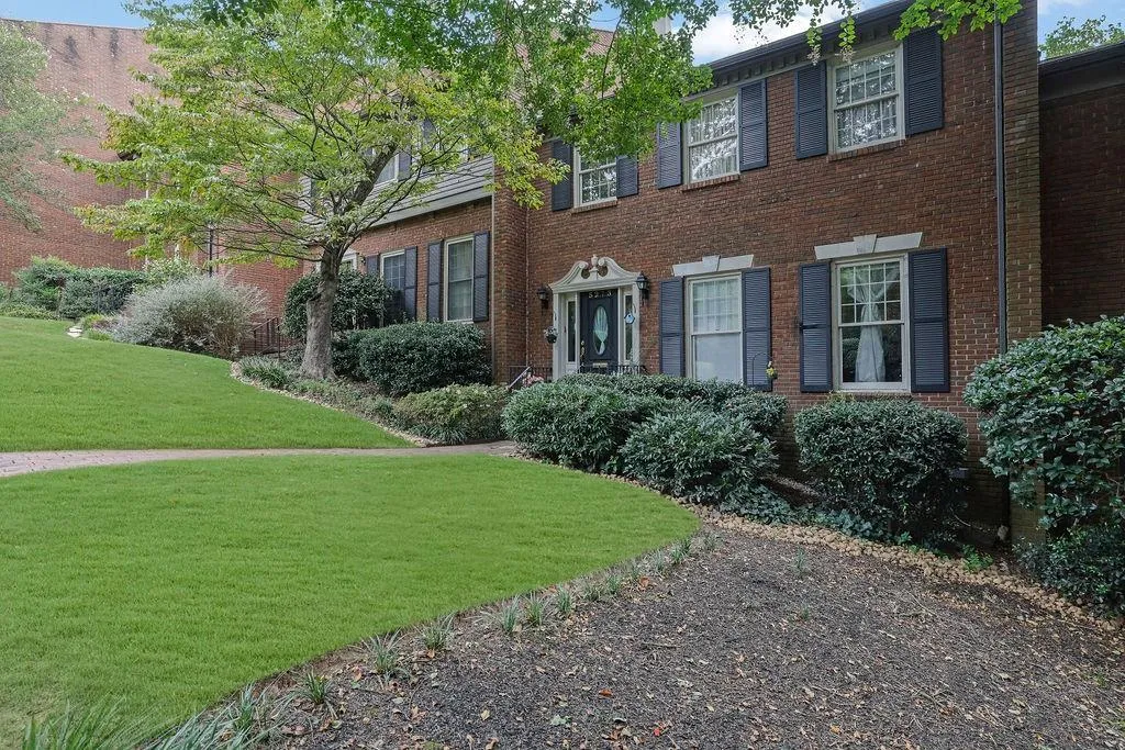 5273 Glenridge Drive, Sandy Springs, Georgia 30342, 3 Bedrooms Bedrooms, ,3 BathroomsBathrooms,Residential,Sold,5273 Glenridge Drive,7452541