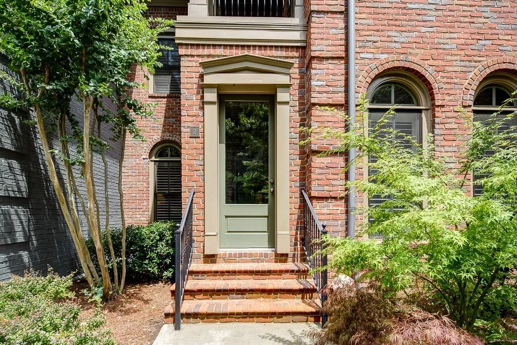 3127 Lenox Road Ne Unit 2, Atlanta, Georgia 30324, 3 Bedrooms Bedrooms, ,3 BathroomsBathrooms,Residential,Sold,3127 Lenox Road Ne Unit 2,5708922