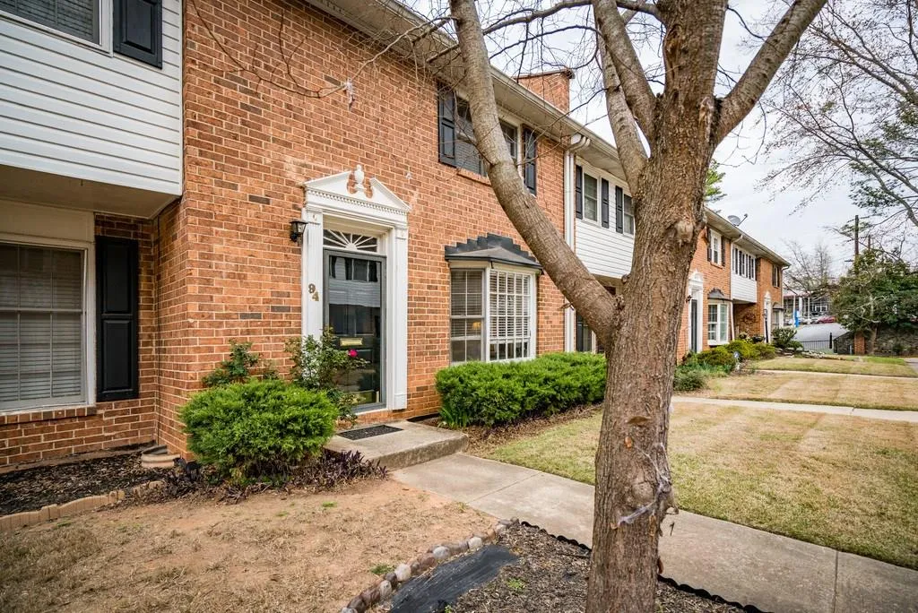 6520 Roswell Road Unit 94, Atlanta, Georgia 30328, 2 Bedrooms Bedrooms, ,1 BathroomBathrooms,Residential,Sold,6520 Roswell Road Unit 94,5812606