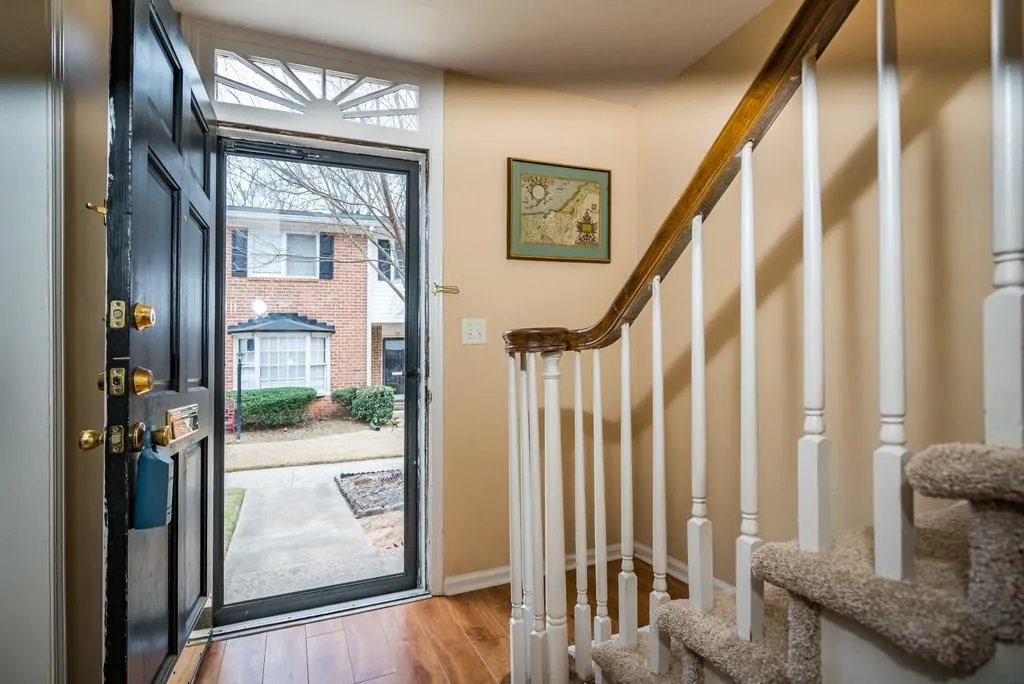 6520 Roswell Road Unit 94, Atlanta, Georgia 30328, 2 Bedrooms Bedrooms, ,1 BathroomBathrooms,Residential,Sold,6520 Roswell Road Unit 94,5812606