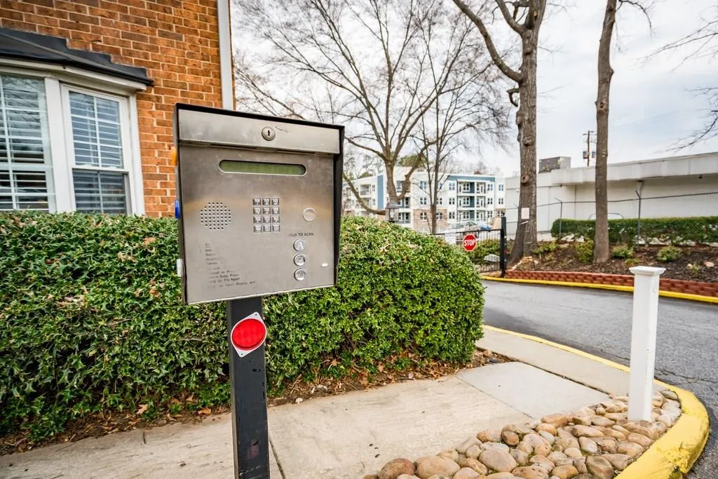 6520 Roswell Road Unit 94, Atlanta, Georgia 30328, 2 Bedrooms Bedrooms, ,1 BathroomBathrooms,Residential,Sold,6520 Roswell Road Unit 94,5812606