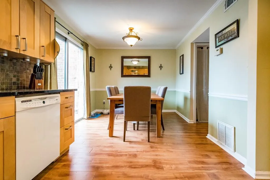 6520 Roswell Road Unit 94, Atlanta, Georgia 30328, 2 Bedrooms Bedrooms, ,1 BathroomBathrooms,Residential,Sold,6520 Roswell Road Unit 94,5812606