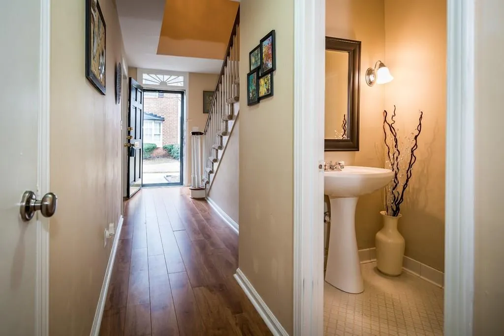 6520 Roswell Road Unit 94, Atlanta, Georgia 30328, 2 Bedrooms Bedrooms, ,1 BathroomBathrooms,Residential,Sold,6520 Roswell Road Unit 94,5812606