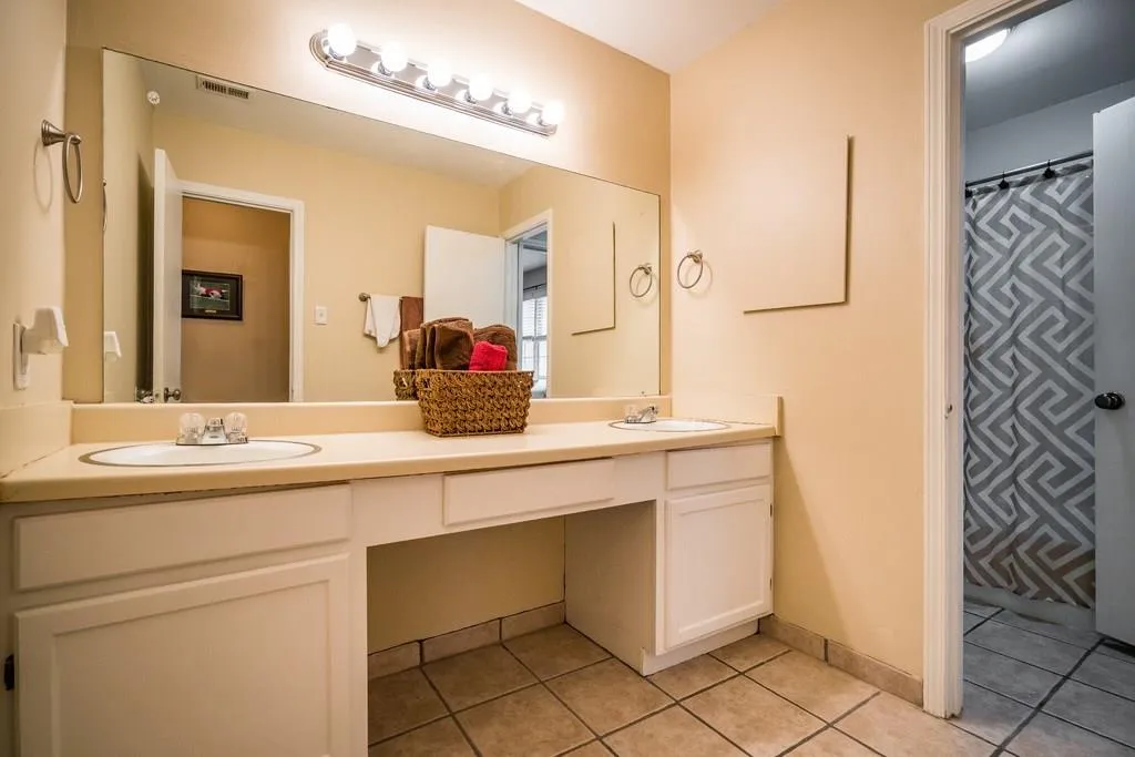 6520 Roswell Road Unit 94, Atlanta, Georgia 30328, 2 Bedrooms Bedrooms, ,1 BathroomBathrooms,Residential,Sold,6520 Roswell Road Unit 94,5812606