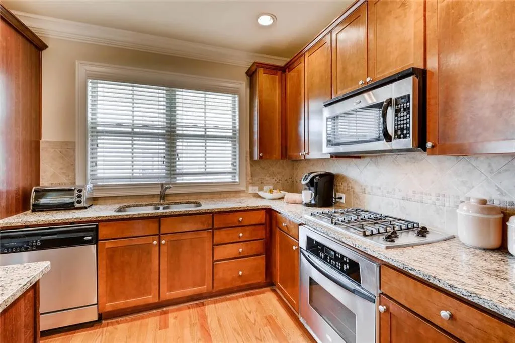 6401 Paulson Place, Sandy Springs, Georgia 30328, 2 Bedrooms Bedrooms, ,2 BathroomsBathrooms,Residential,Sold,6401 Paulson Place,5818311