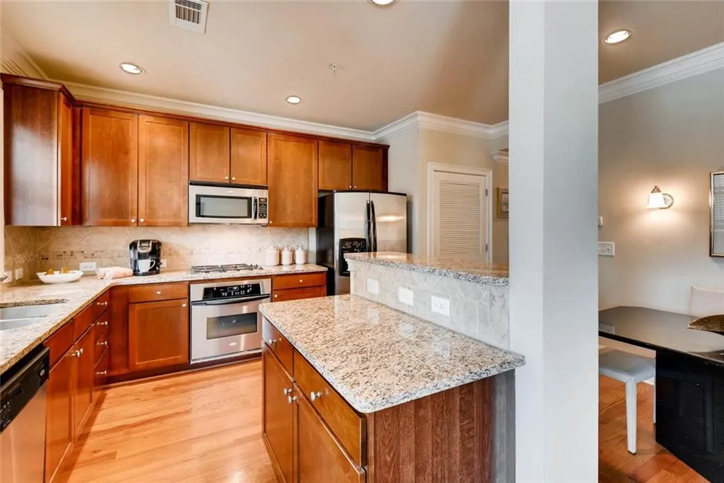 6401 Paulson Place, Sandy Springs, Georgia 30328, 2 Bedrooms Bedrooms, ,2 BathroomsBathrooms,Residential,Sold,6401 Paulson Place,5818311