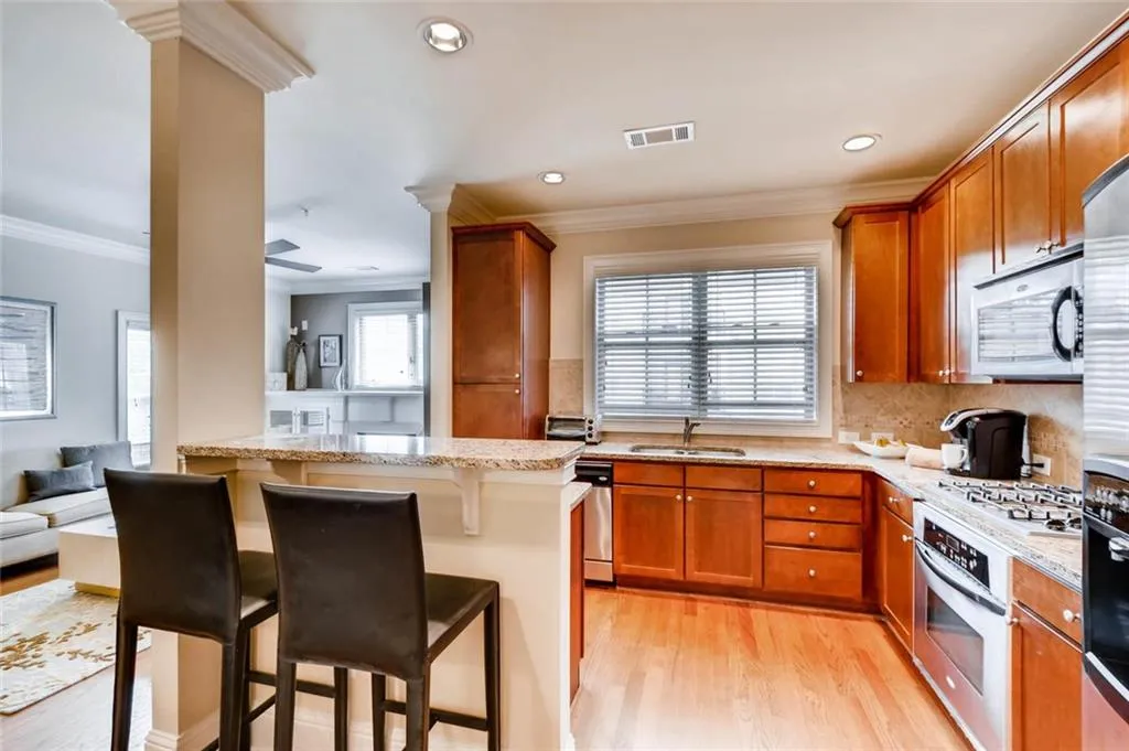 6401 Paulson Place, Sandy Springs, Georgia 30328, 2 Bedrooms Bedrooms, ,2 BathroomsBathrooms,Residential,Sold,6401 Paulson Place,5818311