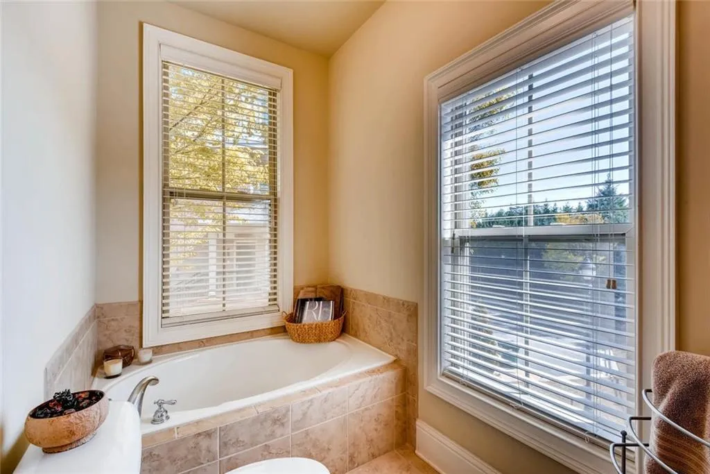 6401 Paulson Place, Sandy Springs, Georgia 30328, 2 Bedrooms Bedrooms, ,2 BathroomsBathrooms,Residential,Sold,6401 Paulson Place,5818311
