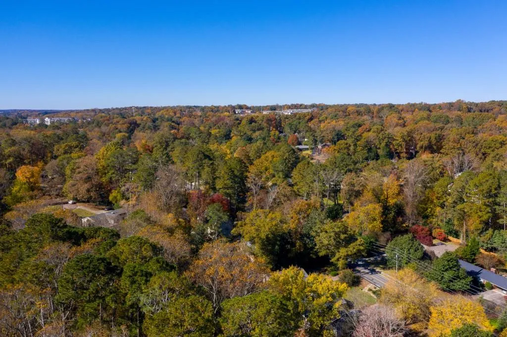 4715 High Point Road, Atlanta, Georgia 30342, 5 Bedrooms Bedrooms, ,3 BathroomsBathrooms,Residential,Sold,4715 High Point Road,6985214