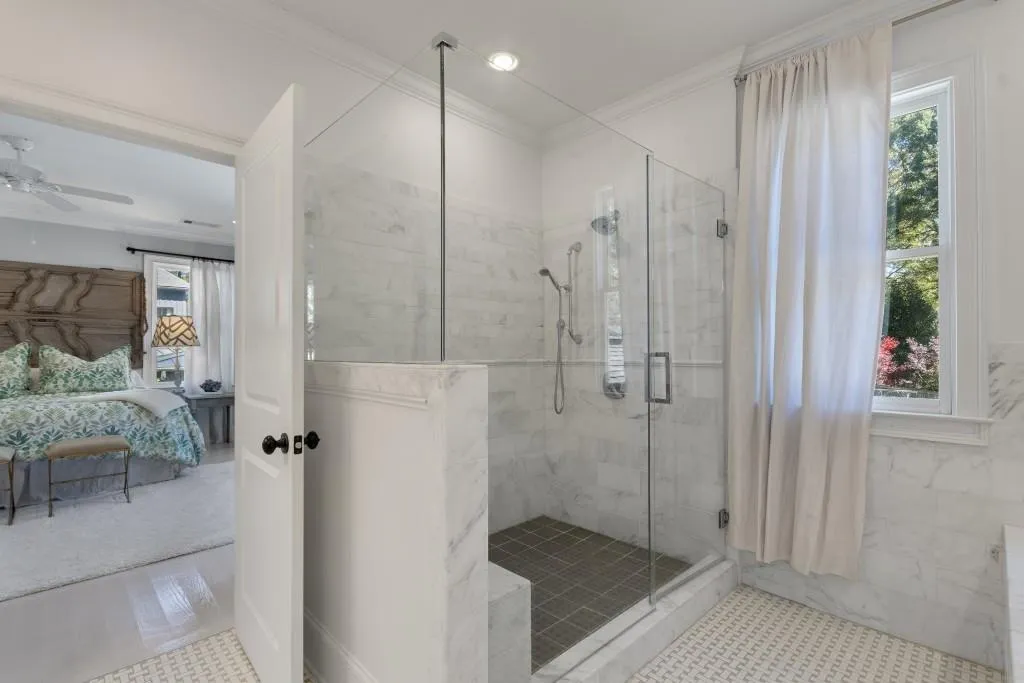 4715 High Point Road, Atlanta, Georgia 30342, 5 Bedrooms Bedrooms, ,3 BathroomsBathrooms,Residential,Sold,4715 High Point Road,6985214