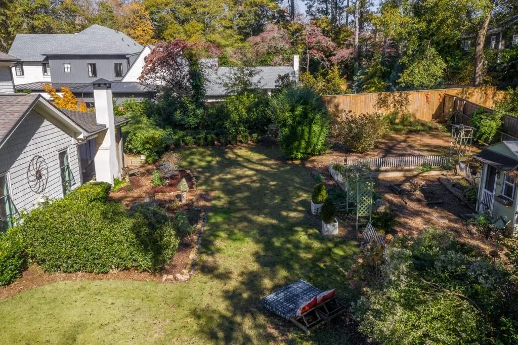 4715 High Point Road, Atlanta, Georgia 30342, 5 Bedrooms Bedrooms, ,3 BathroomsBathrooms,Residential,Sold,4715 High Point Road,6985214
