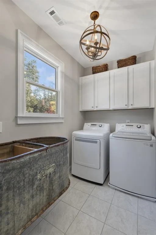 4715 High Point Road, Atlanta, Georgia 30342, 5 Bedrooms Bedrooms, ,3 BathroomsBathrooms,Residential,Sold,4715 High Point Road,6985214