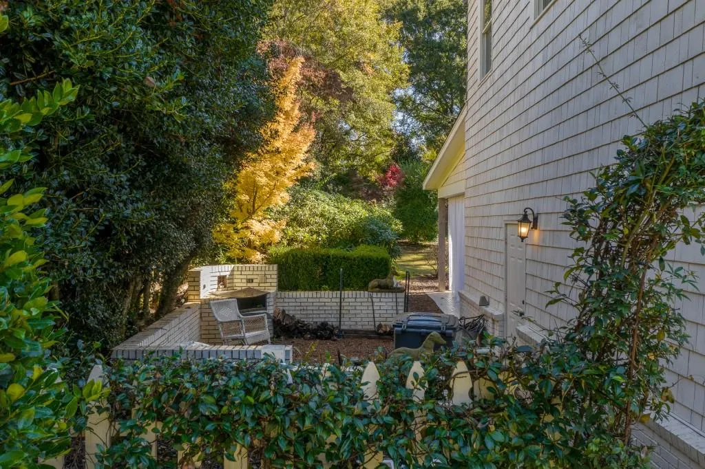 4715 High Point Road, Atlanta, Georgia 30342, 5 Bedrooms Bedrooms, ,3 BathroomsBathrooms,Residential,Sold,4715 High Point Road,6985214