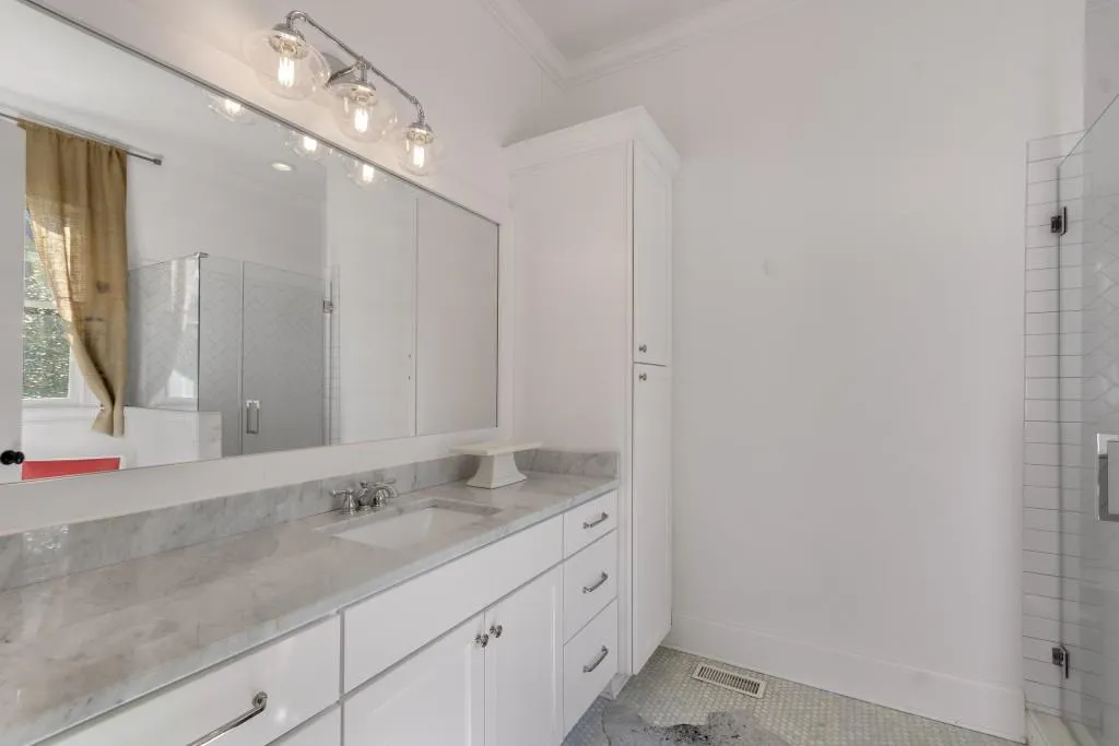 4715 High Point Road, Atlanta, Georgia 30342, 5 Bedrooms Bedrooms, ,3 BathroomsBathrooms,Residential,Sold,4715 High Point Road,6985214