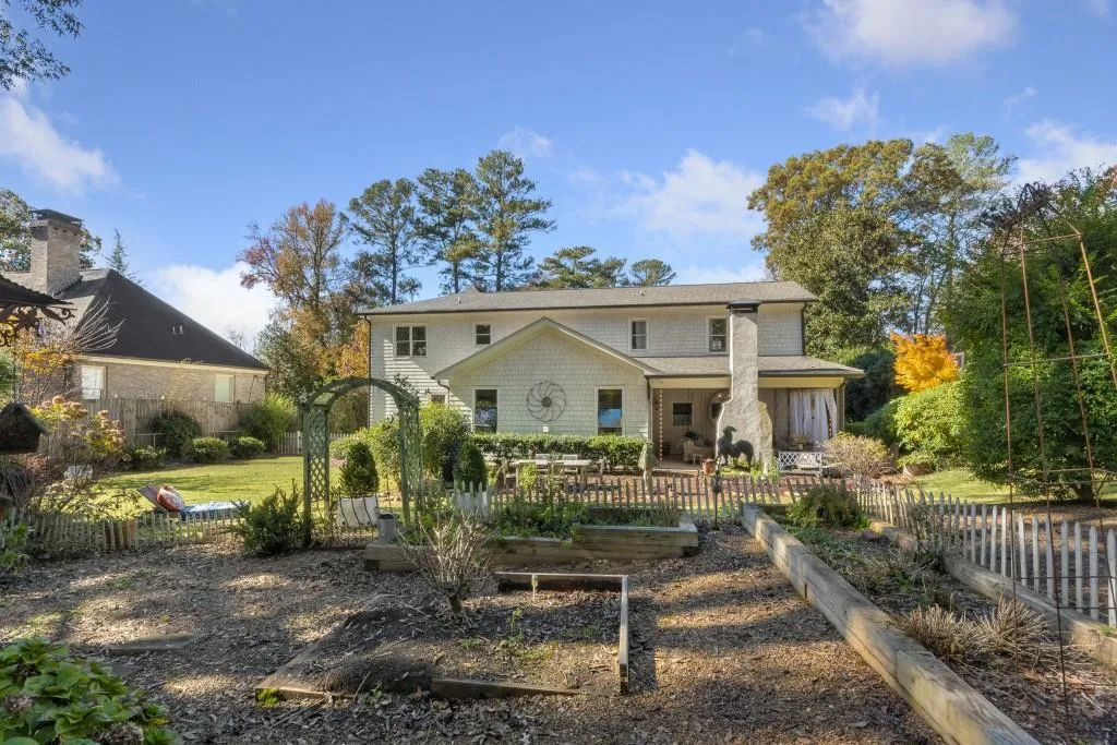 4715 High Point Road, Atlanta, Georgia 30342, 5 Bedrooms Bedrooms, ,3 BathroomsBathrooms,Residential,Sold,4715 High Point Road,6985214