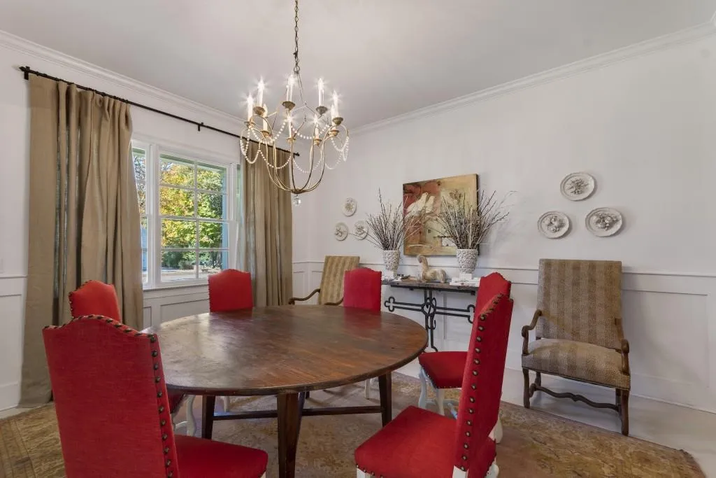 4715 High Point Road, Atlanta, Georgia 30342, 5 Bedrooms Bedrooms, ,3 BathroomsBathrooms,Residential,Sold,4715 High Point Road,6985214