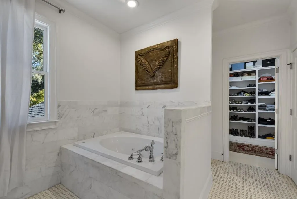 4715 High Point Road, Atlanta, Georgia 30342, 5 Bedrooms Bedrooms, ,3 BathroomsBathrooms,Residential,Sold,4715 High Point Road,6985214
