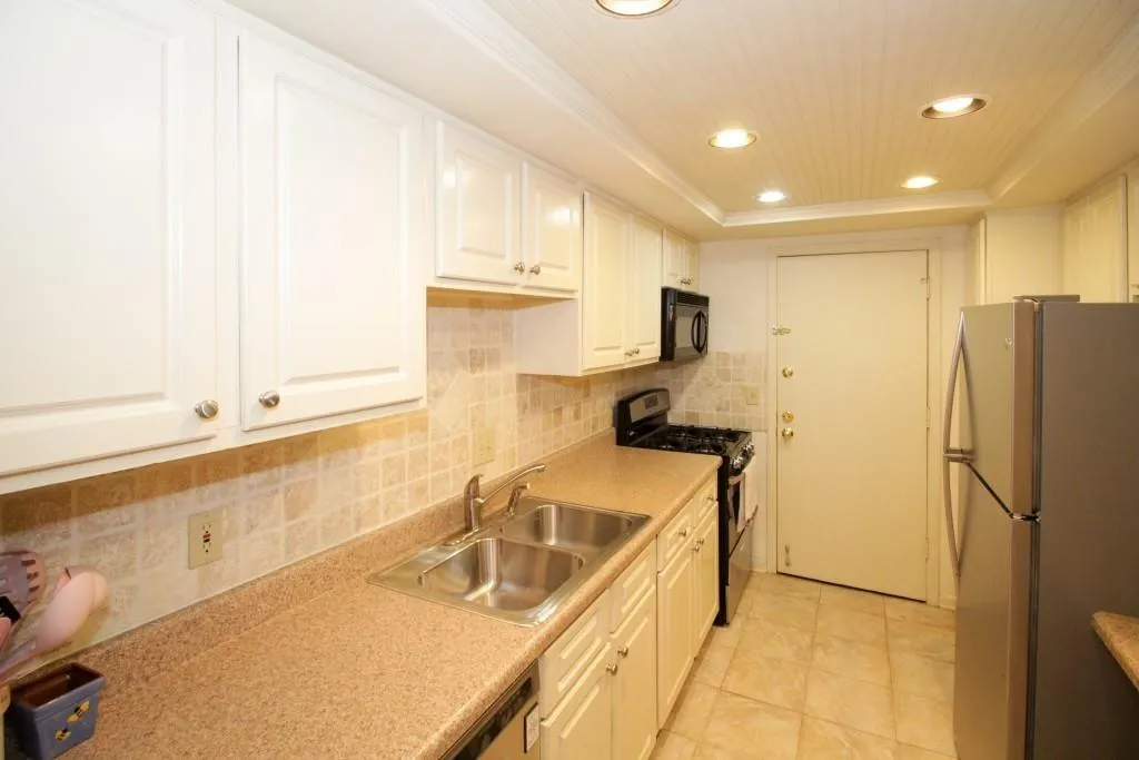 6851 Roswell Road Unit F20, Sandy Springs, Georgia 30328, 3 Bedrooms Bedrooms, ,2 BathroomsBathrooms,Residential,Sold,6851 Roswell Road Unit F20,5982944