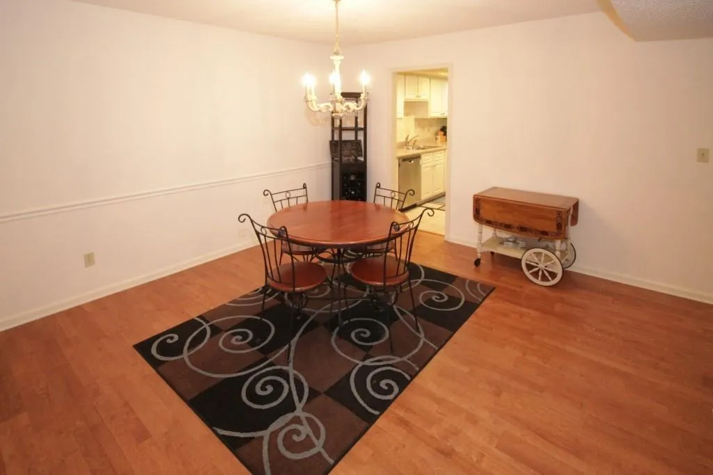 6851 Roswell Road Unit F20, Sandy Springs, Georgia 30328, 3 Bedrooms Bedrooms, ,2 BathroomsBathrooms,Residential,Sold,6851 Roswell Road Unit F20,5982944