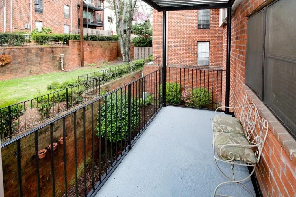 6851 Roswell Road Unit F20, Sandy Springs, Georgia 30328, 3 Bedrooms Bedrooms, ,2 BathroomsBathrooms,Residential,Sold,6851 Roswell Road Unit F20,5982944