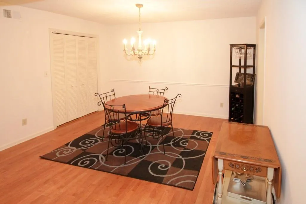 6851 Roswell Road Unit F20, Sandy Springs, Georgia 30328, 3 Bedrooms Bedrooms, ,2 BathroomsBathrooms,Residential,Sold,6851 Roswell Road Unit F20,5982944