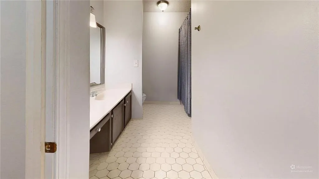 25205 Plantation Drive Ne Unit 205, Atlanta, Georgia 30324, 2 Bedrooms Bedrooms, 0 ,2 BathroomsBathrooms,Residential,For Sale,25205 Plantation Drive Ne Unit 205,7680498