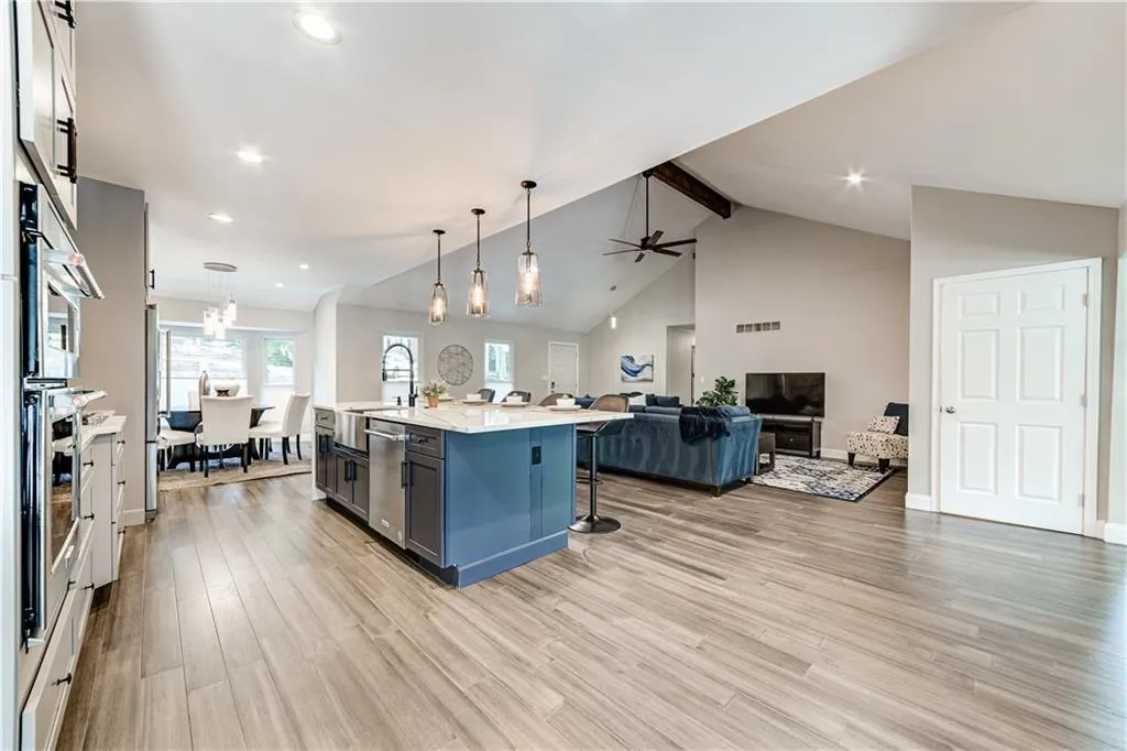 270 Mark Trail, Sandy Springs, Georgia 30328, 5 Bedrooms Bedrooms, ,3 BathroomsBathrooms,Residential,Sold,270 Mark Trail,7129382