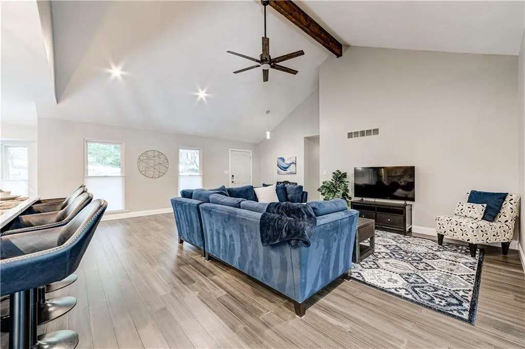 270 Mark Trail, Sandy Springs, Georgia 30328, 5 Bedrooms Bedrooms, ,3 BathroomsBathrooms,Residential,Sold,270 Mark Trail,7129382
