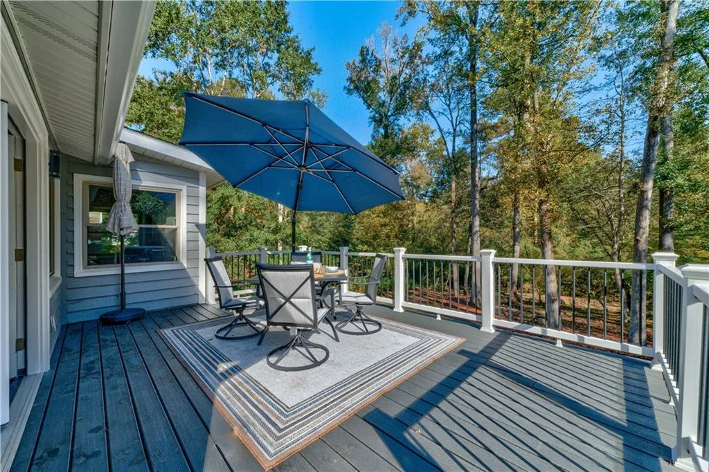 270 Mark Trail, Sandy Springs, Georgia 30328, 5 Bedrooms Bedrooms, ,3 BathroomsBathrooms,Residential,Sold,270 Mark Trail,7129382