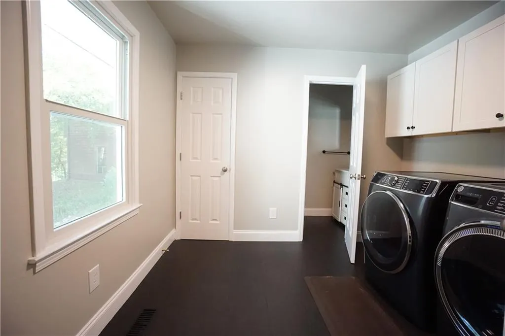 270 Mark Trail, Sandy Springs, Georgia 30328, 5 Bedrooms Bedrooms, ,3 BathroomsBathrooms,Residential,Sold,270 Mark Trail,7129382