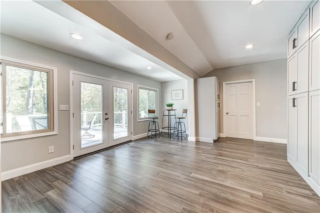 270 Mark Trail, Sandy Springs, Georgia 30328, 5 Bedrooms Bedrooms, ,3 BathroomsBathrooms,Residential,Sold,270 Mark Trail,7129382