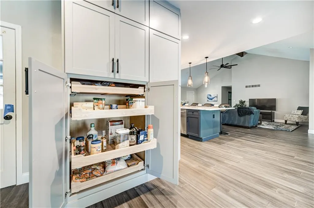 270 Mark Trail, Sandy Springs, Georgia 30328, 5 Bedrooms Bedrooms, ,3 BathroomsBathrooms,Residential,Sold,270 Mark Trail,7129382