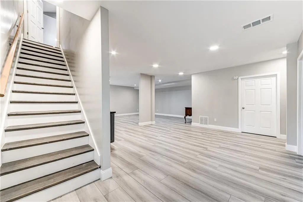 270 Mark Trail, Sandy Springs, Georgia 30328, 5 Bedrooms Bedrooms, ,3 BathroomsBathrooms,Residential,Sold,270 Mark Trail,7129382